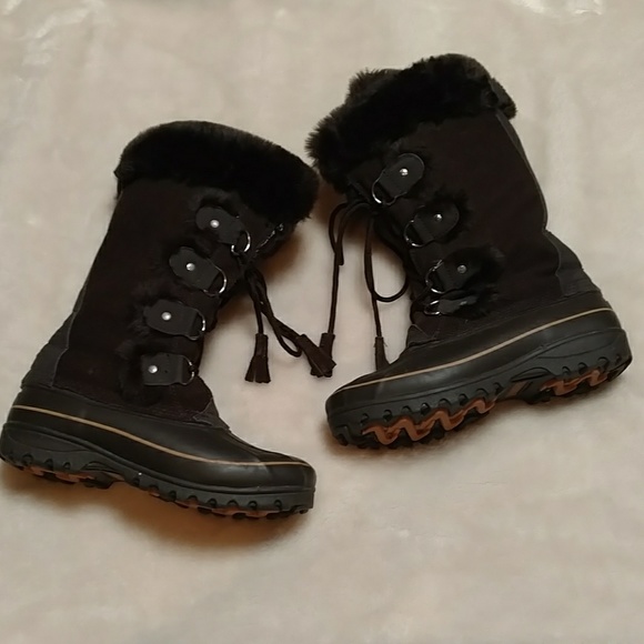 khombu boots shearling trim boot